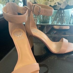 VINCE CAMUTO SANDALS